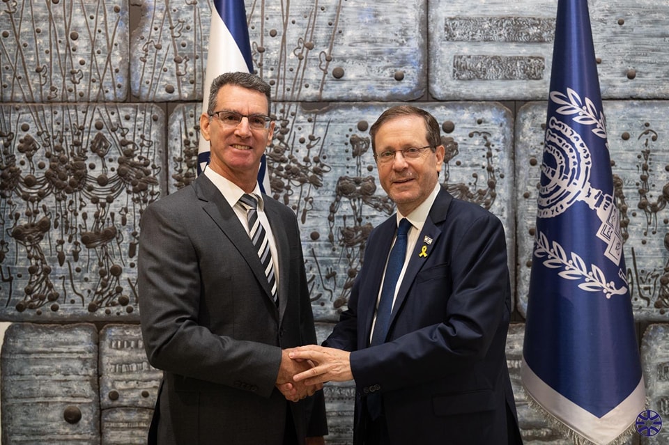 Ambasadorul Israelului povestește despre bunicul său, născut în România: „A fost dus într-un lagăr de muncă forţată. A supravieţuit”