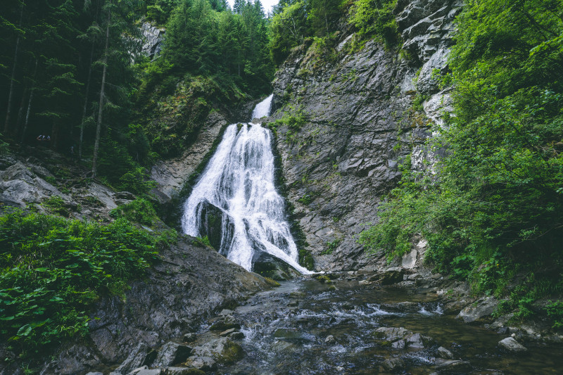 Cascada Vălul Miresei, România. Foto Shutterstock