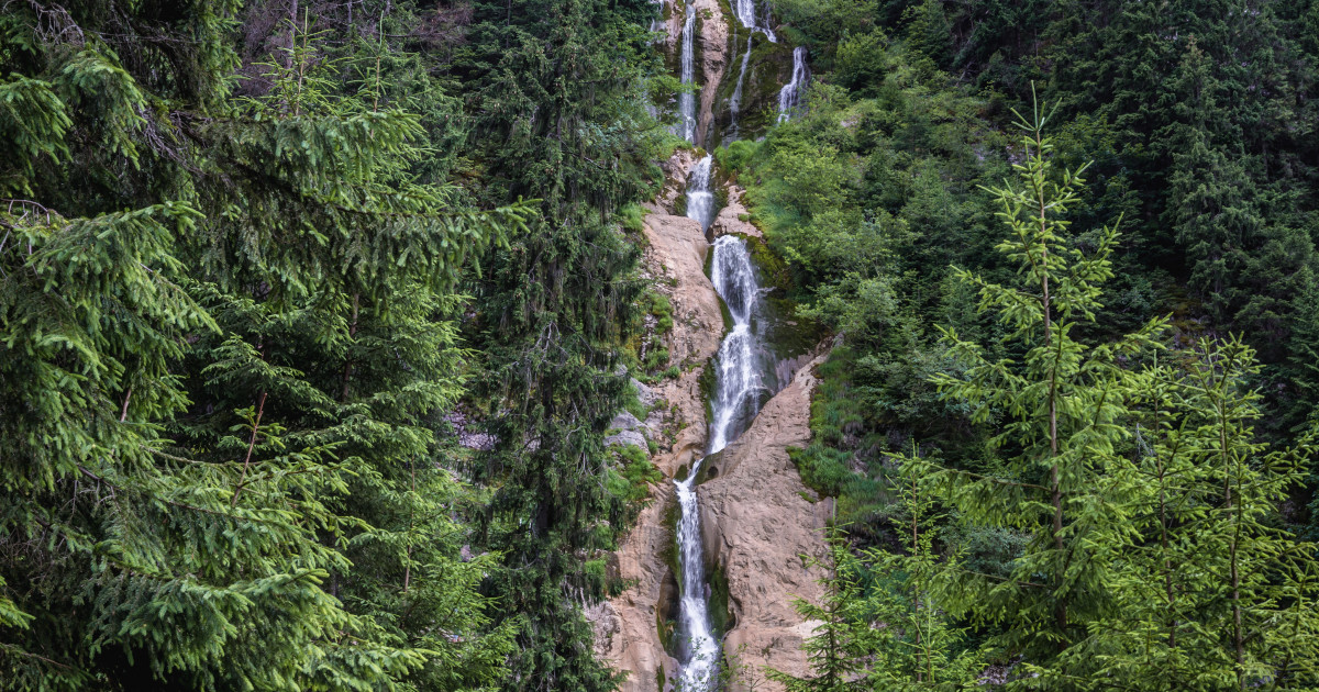 Locuri unde poți vizita cele mai frumoase cascade din România