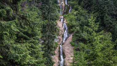 Locuri unde poți vizita cele mai frumoase cascade din România. Foto Shutterstock