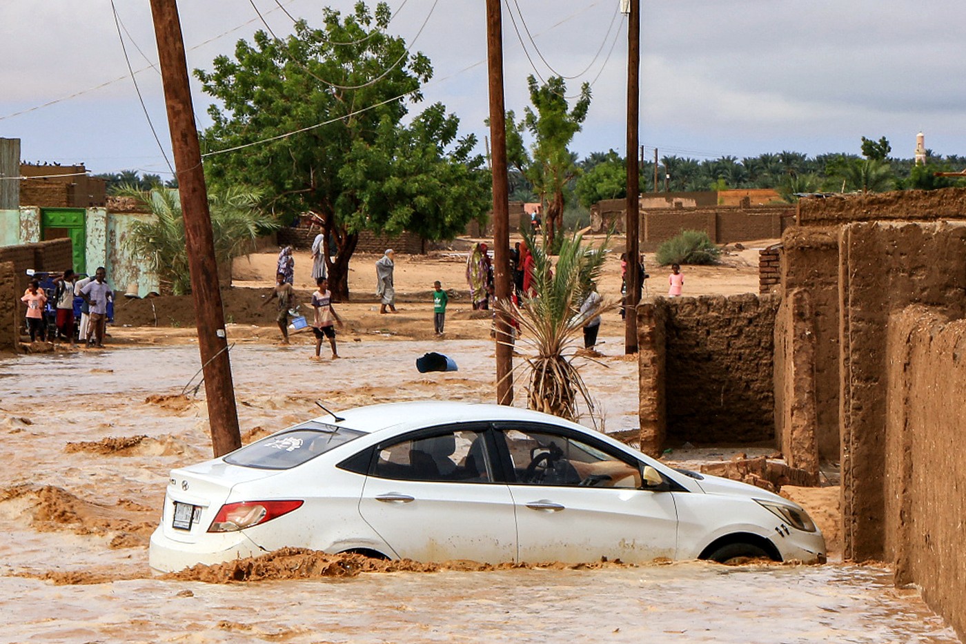 30 de oameni au murit în Sudan după ce un baraj s-a rupt din cauza ploilor. 50.000 de persoane au fost afectate de inundații
