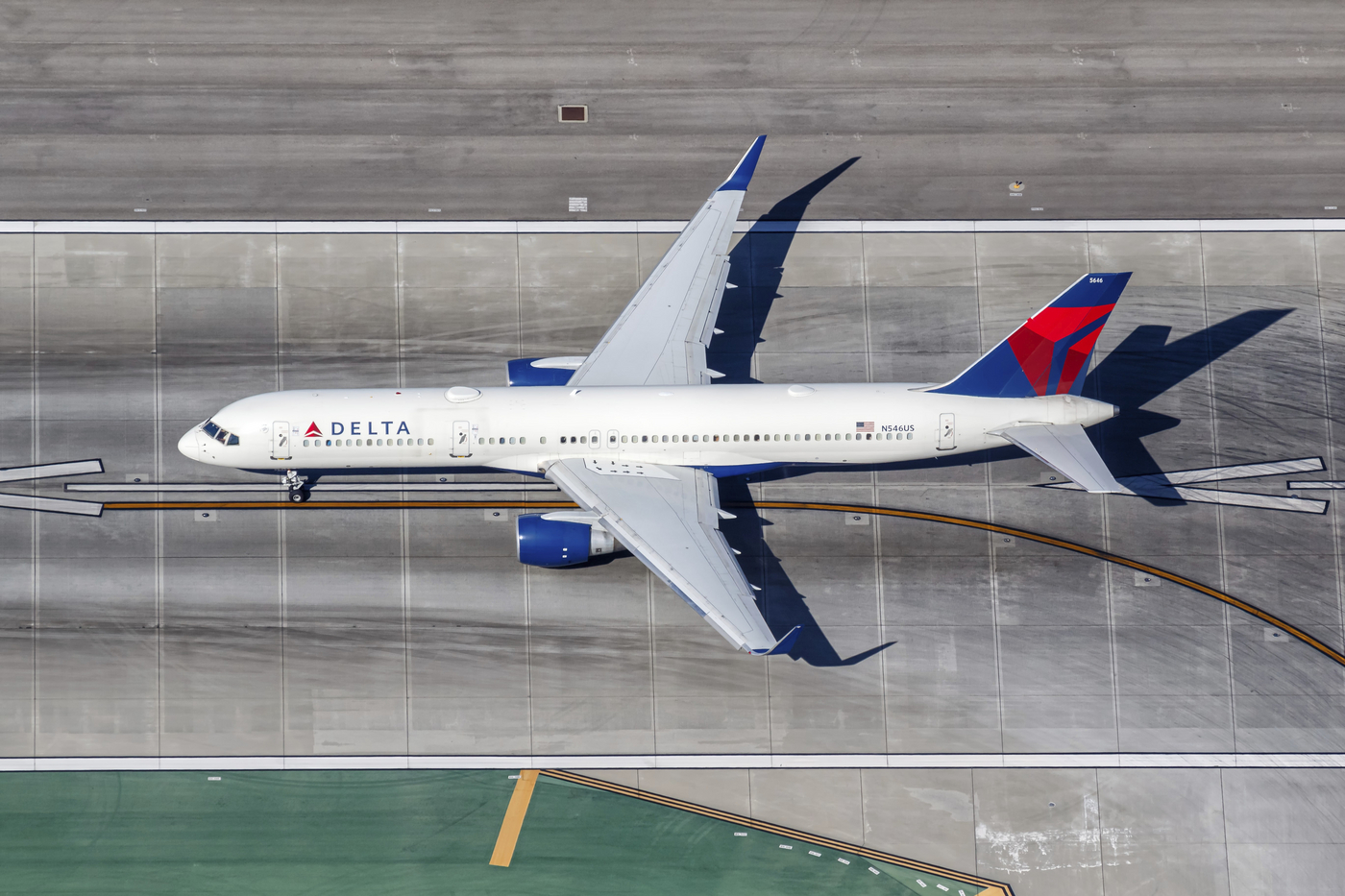 Roata unui Boeing 757 a explodat pe aeroportul din Atlanta. Doi angajați ai unei companii aeriene au murit și unul a fost rănit