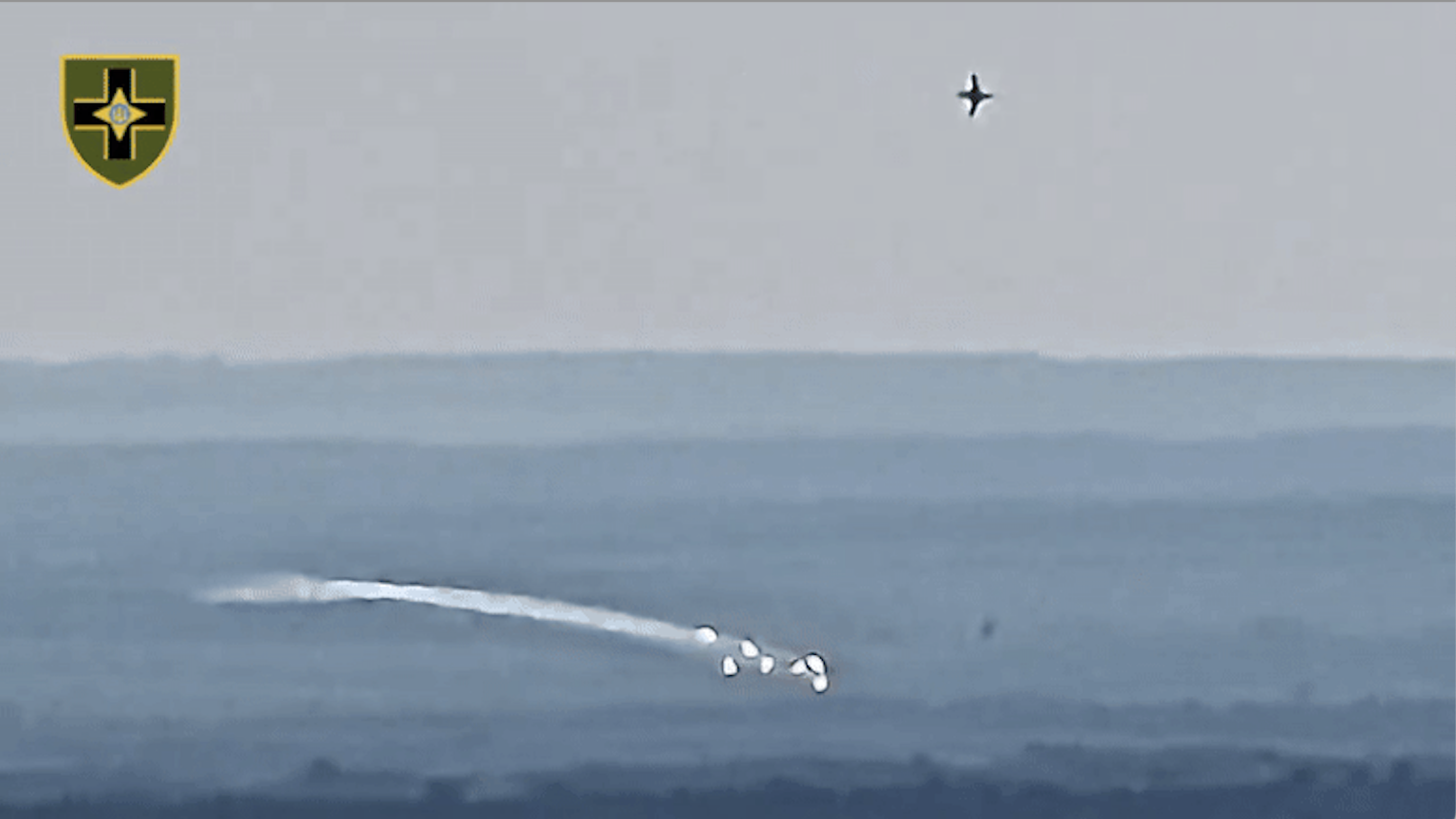 Momentul în care un avion de vânătoare rusesc Su-25 este doborât de ucraineni. „Infanteria noastră are o problemă în minus”