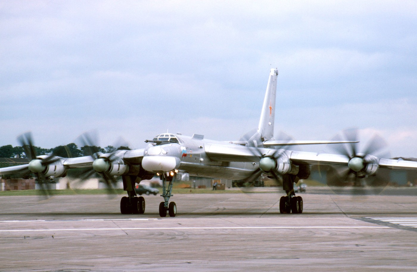 Rusia își folosește bombardierele Tu-95 și Tu-22 într-un „mod anormal”, cred analiștii militari