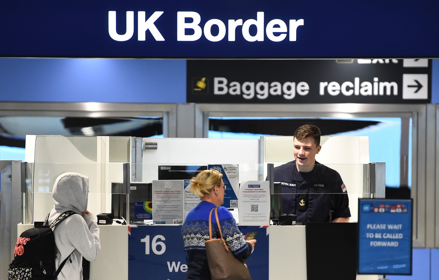 Cantitatea de canabis confiscată pe aeroporturile din Marea Britanie s-a triplat în ultimul an. 15 tone descoperite doar în 2024