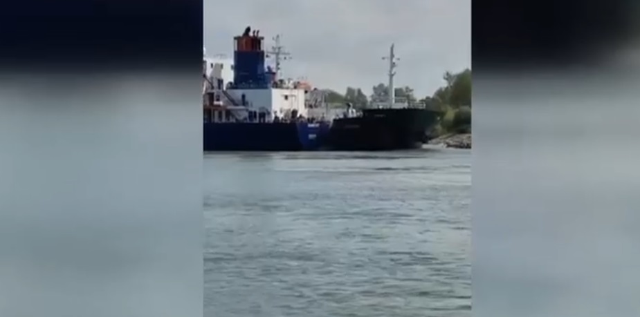 Două nave s-au ciocnit pe Canalul Sulina. Imagini cu momentul impactului
