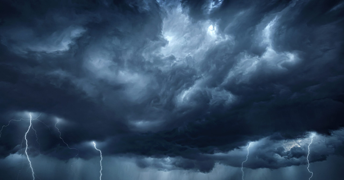 Furtună devastatoare în Timișoara: 10 răniți la concert și pagube importante!