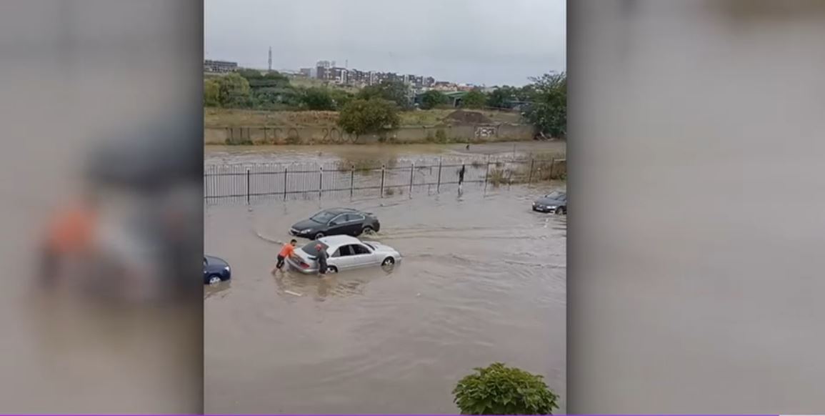 VIDEO Străzi transformate în râuri după furtună, în Constanța. Cele mai afectate zone sunt în Mamaia și Năvodari