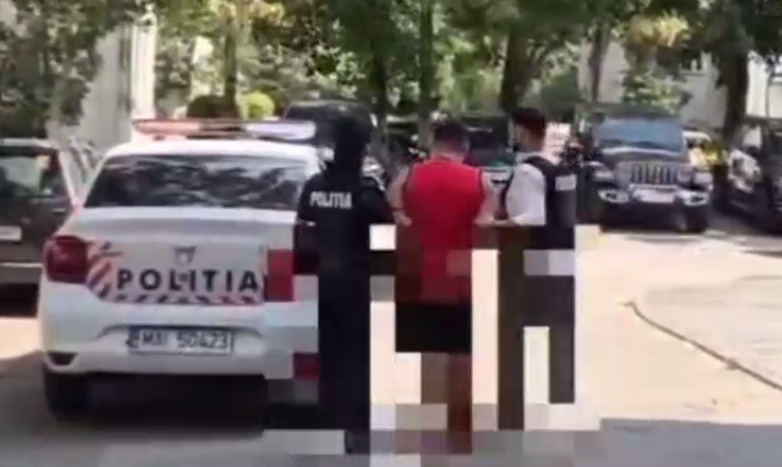 VIDEO. Caz șocant la Craiova: Două femei, atacate într-un magazin. Fiica a fost înjunghiată, iar mama lovită cu pumnii și picioarele