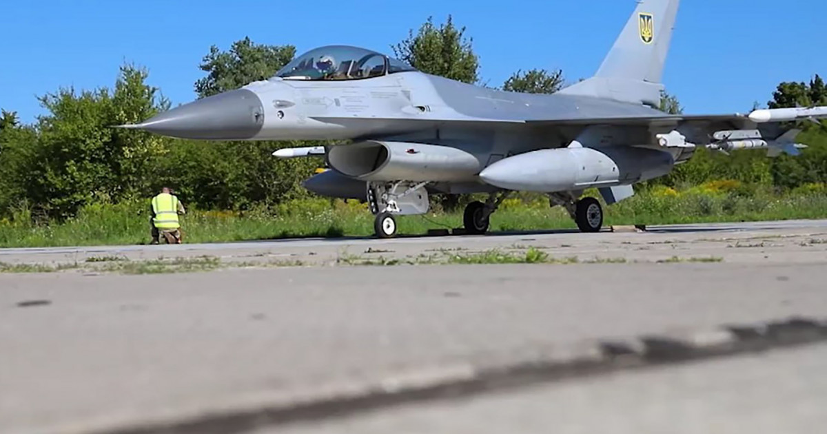 Un F-16 ucrainean s-a prăbușit. Pilotul, considerat a fi unul de elită, a murit „în timp ce respingea cel mai mare atac aerian”