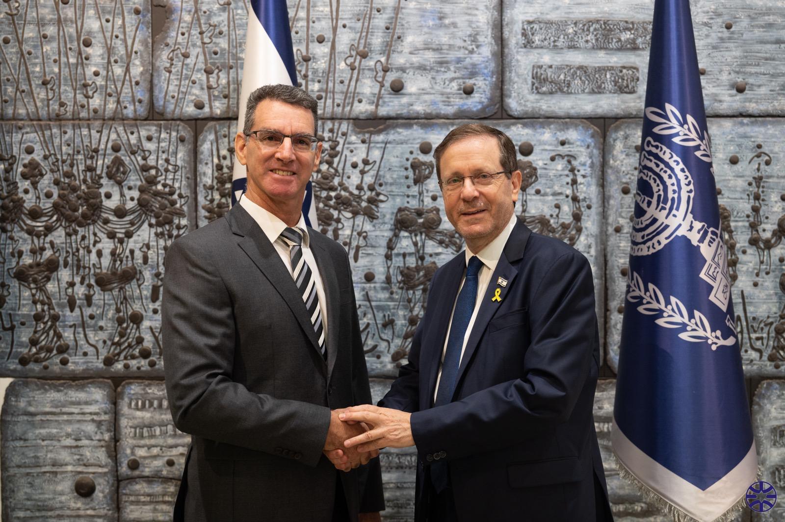FOTO Noul ambasador al Israelului la București are origini românești. Povestea lui Lior Ben Dor