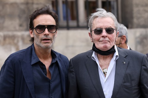 „Copilul nu uită niciodată.” Primul mesaj public al lui Anthony Delon, după moartea tatălui său Alain Delon
