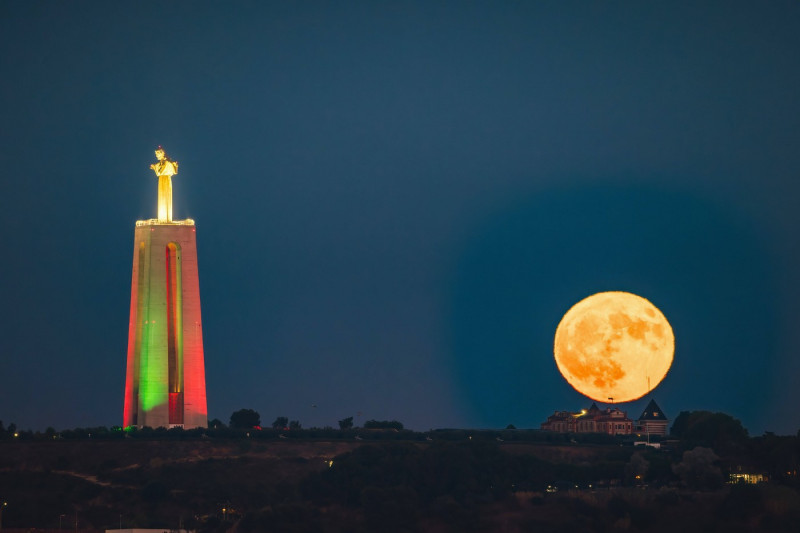 Super Blue Moon in Lisbon, Portugal - 19 Aug 2024