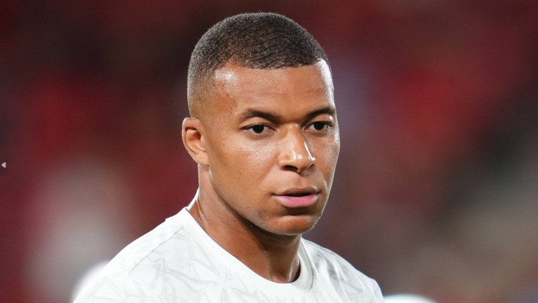 Kylian Mbappe, la antrenament, pe teren