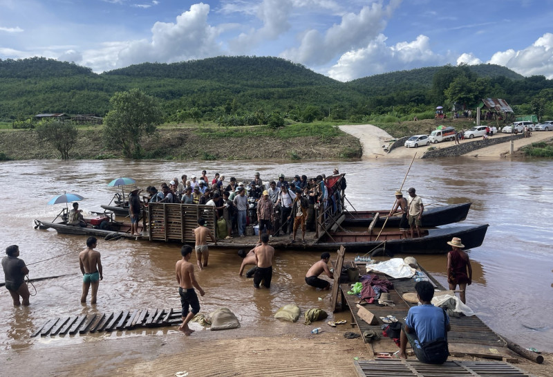 myanmar-barcă-râu