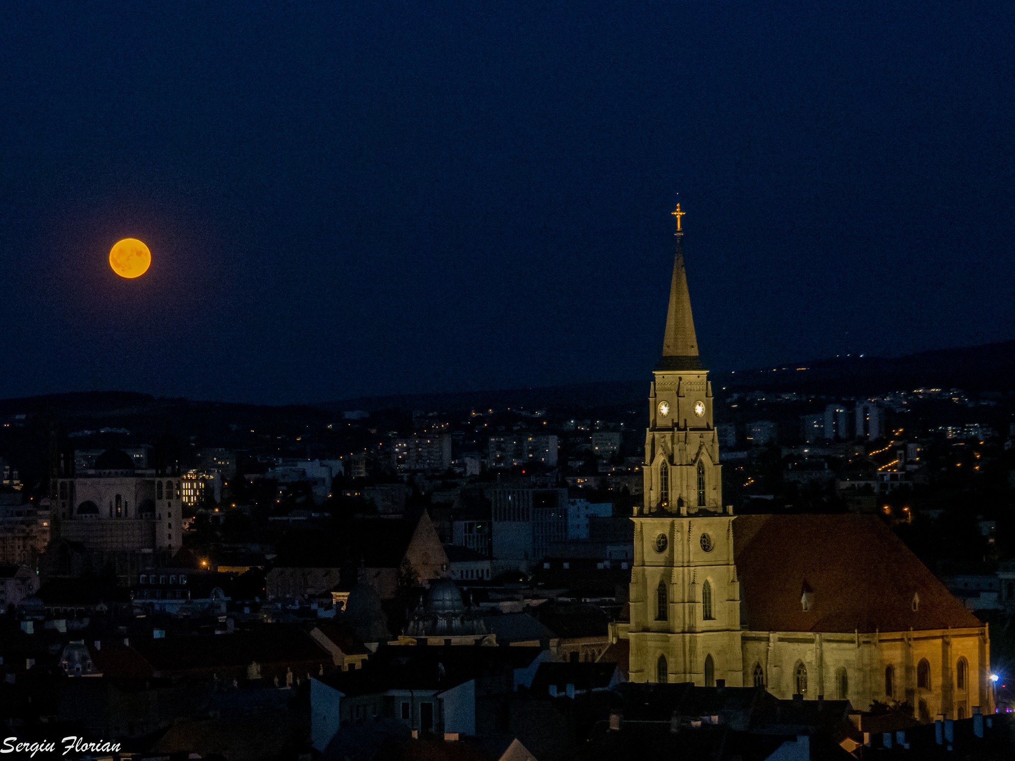 Luna albastră văzută de la Los Angeles, Istanbul, Kavala și de la Cluj Napoca. Următorul fenomen de acest fel va fi abia în 2026