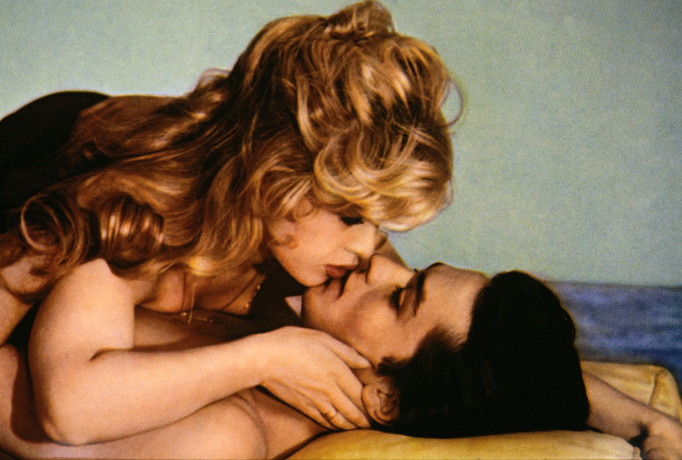 Brigitte Bardot este „devastată” de moartea lui Alain Delon și se declară tulburată de războiul dintre copiii lui