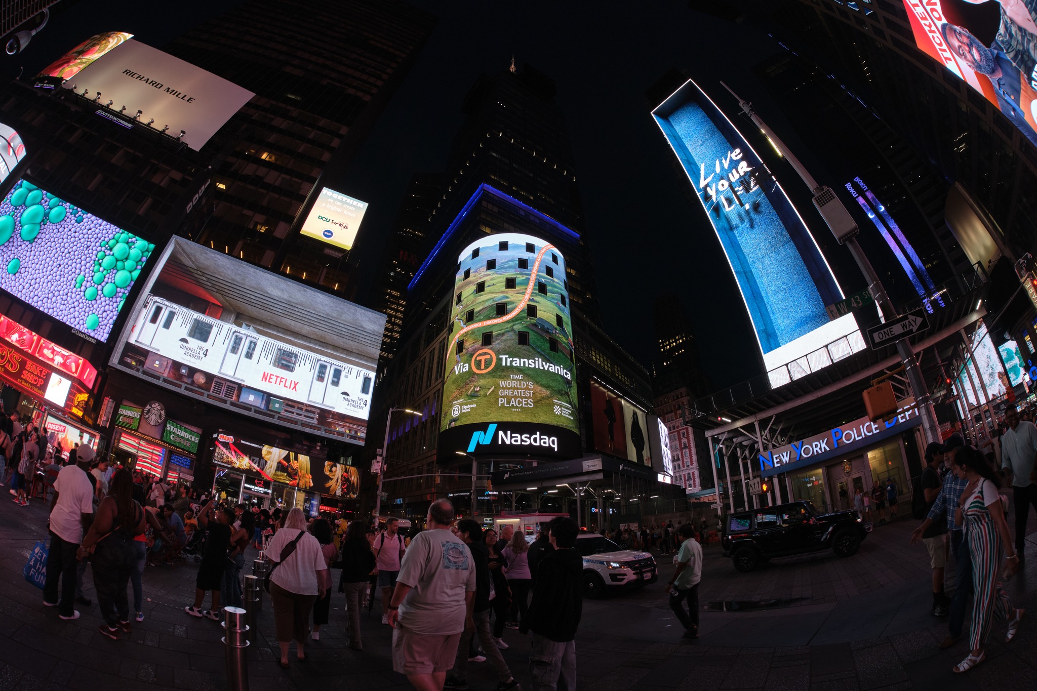 Via Transilvanica, drumul din România inclus în top 100 destinații din lume, a fost promovat în Times Square din New York