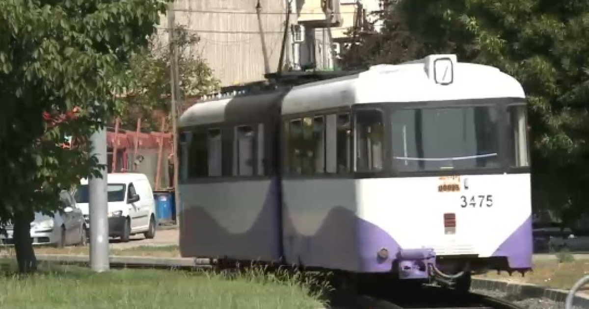 Canicula face chinuitoare călătoria în Timișoara cu mijloacele de transport public veche.