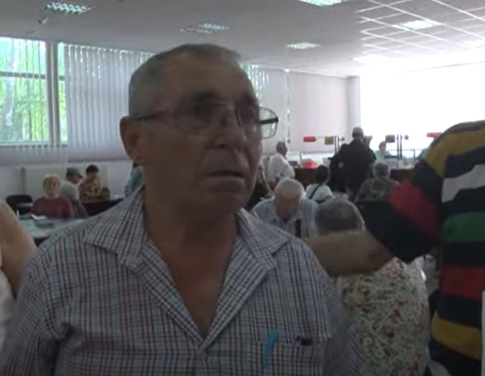 Un pensionar din Buzău a avut un șoc când a primit decizia de recalculare: „Mi-au luat aproape 2000 de lei”