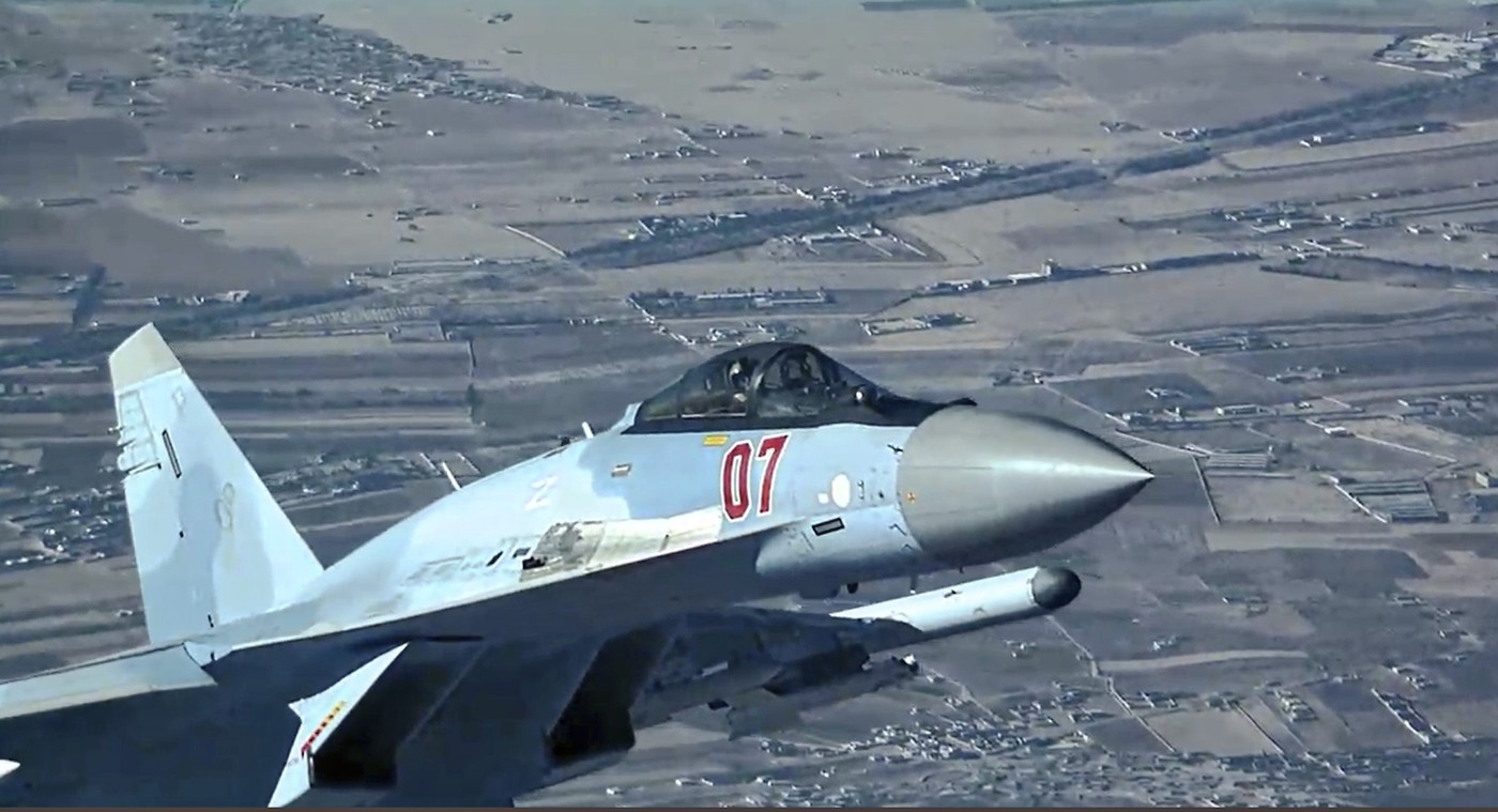 Rușii utilizează avioanele Su-35 după o strategie americană veche de 80 de ani, repetând aceleași greșeli