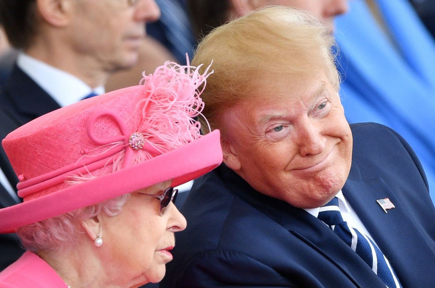 Donald Trump, scos din minți de afirmația că Regina Elisabeta a II-a îl găsea “grosolan”. “Eram președintele ei preferat”