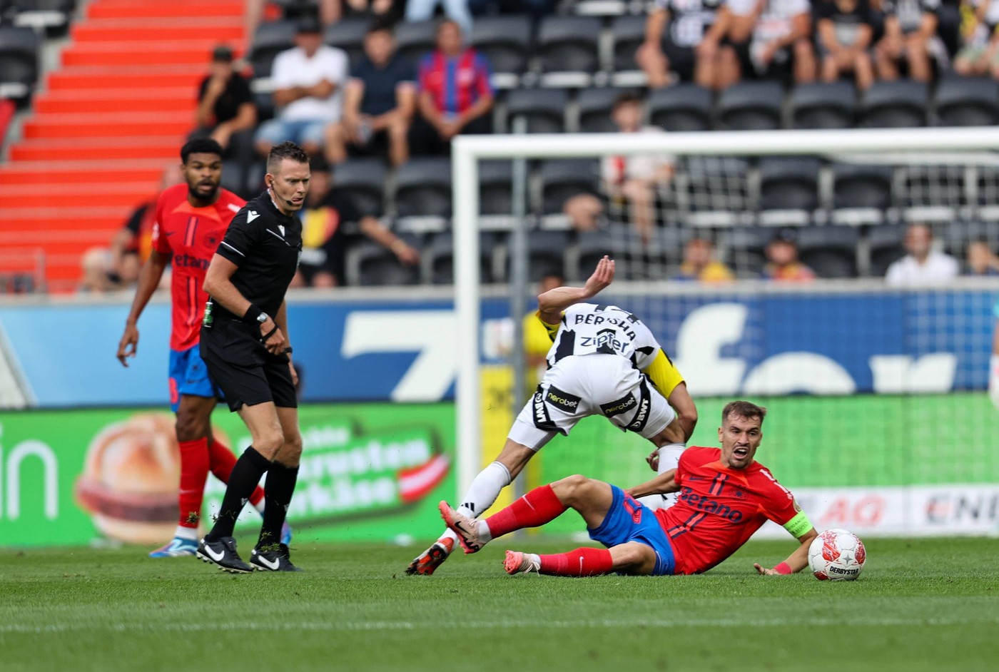 Europa League. FCSB a făcut egal cu LASK Linz 1-1 . Calificarea se joacă la București