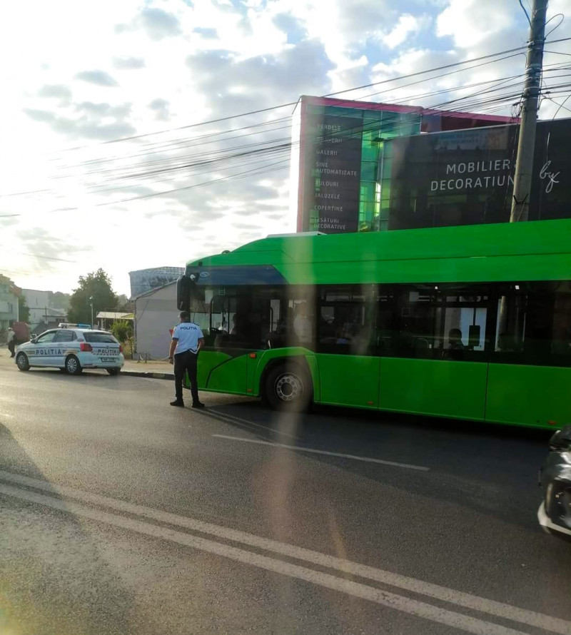 sofer de autobuz beat al volan