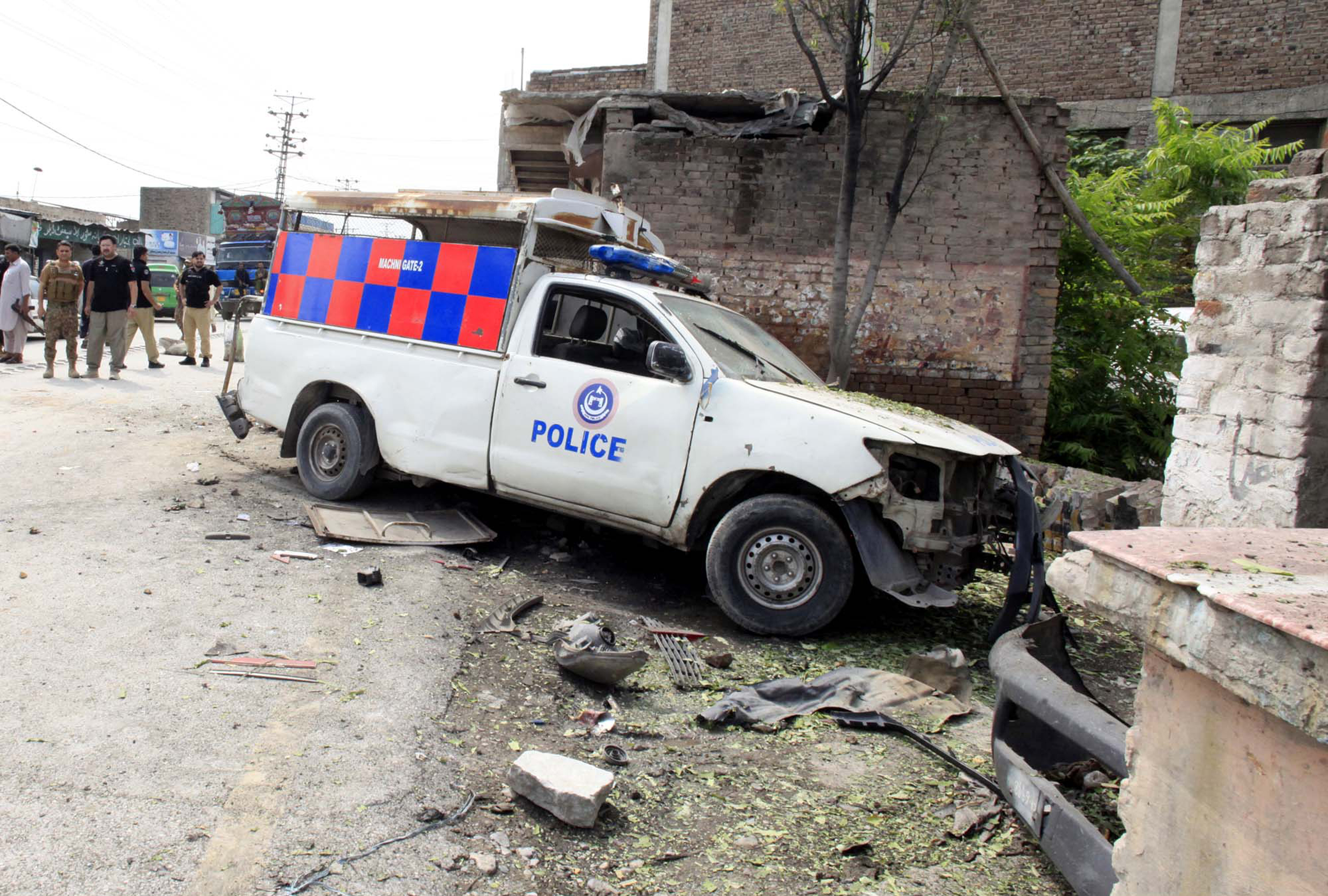 Cel puțin 11 polițiști au fost uciși într-o ambuscadă cu lansatoare de grenade antitanc, în Pakistan