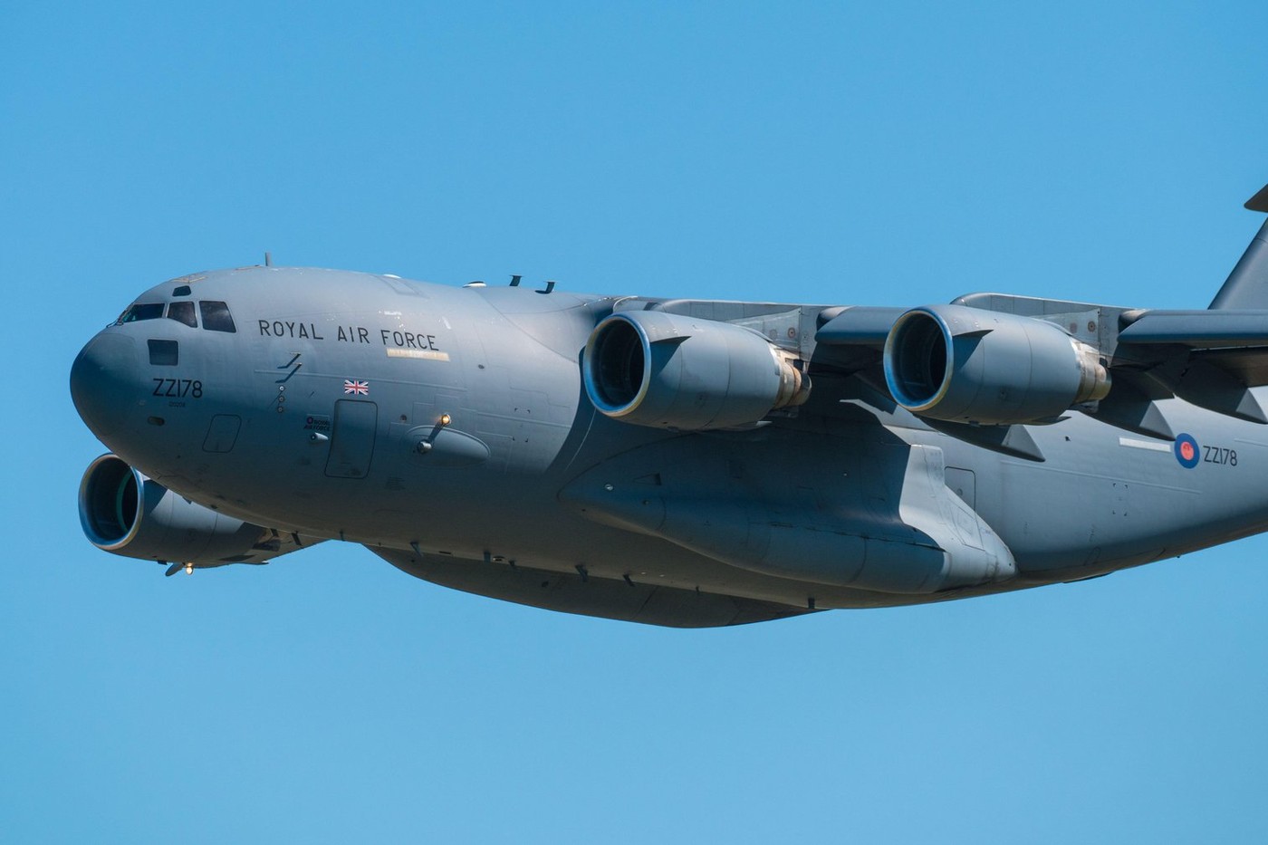 Un avion C-17A a zburat peste Pacific cu un submarin la bord. Amănunte despre Ghost Shark, proiectul militar din secolul următor