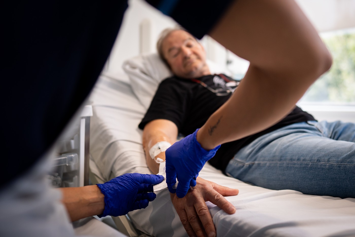 Unul din trei englezi diagnosticați cu cancer așteaptă peste perioada recomandată începerea tratamentului