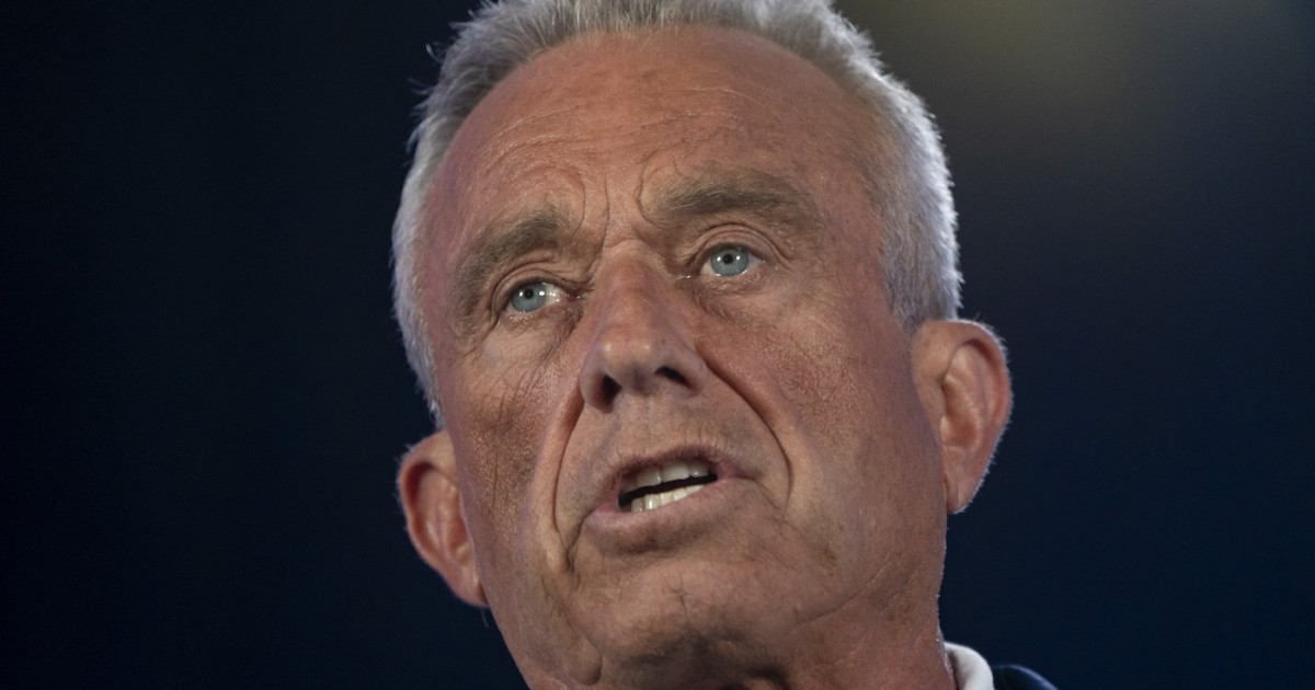 Robert F. Kennedy Jr își suspendă campania prezidențială din SUA și anunță că îl susține pe Trump