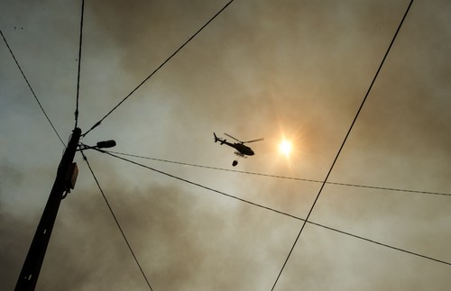 Doi oameni au murit și trei sunt dați dispăruți, după ce un elicopter de pompieri s-a prăbușit într-un râu din Portugalia