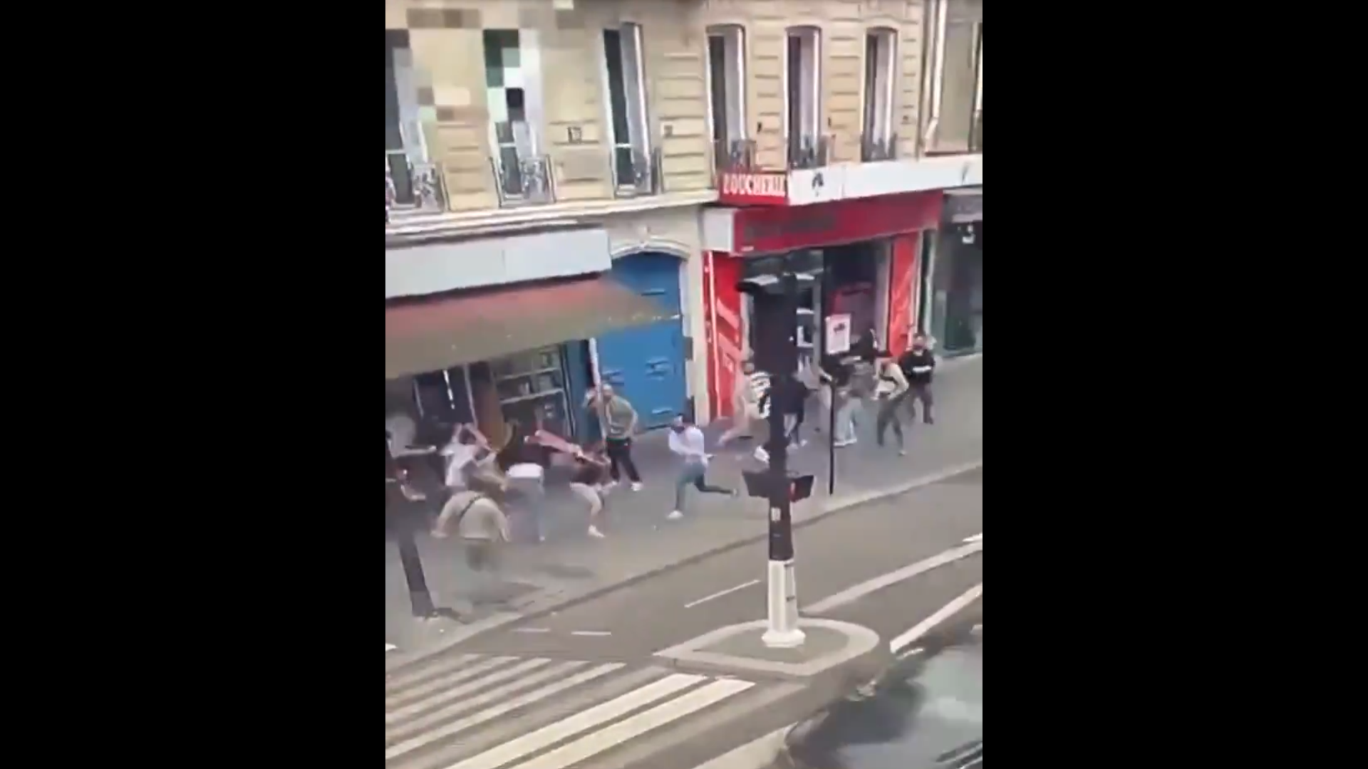 Lupte cu bâte și cuțite între 30 de afgani pe o stradă din Paris. Mai multe persoane au fost rănite