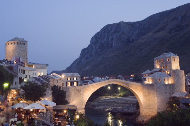 Stari Most Peace Bridge on Neretva River, evening, Mostar, Bosnia, Bosnia-Herzegovina, Europe