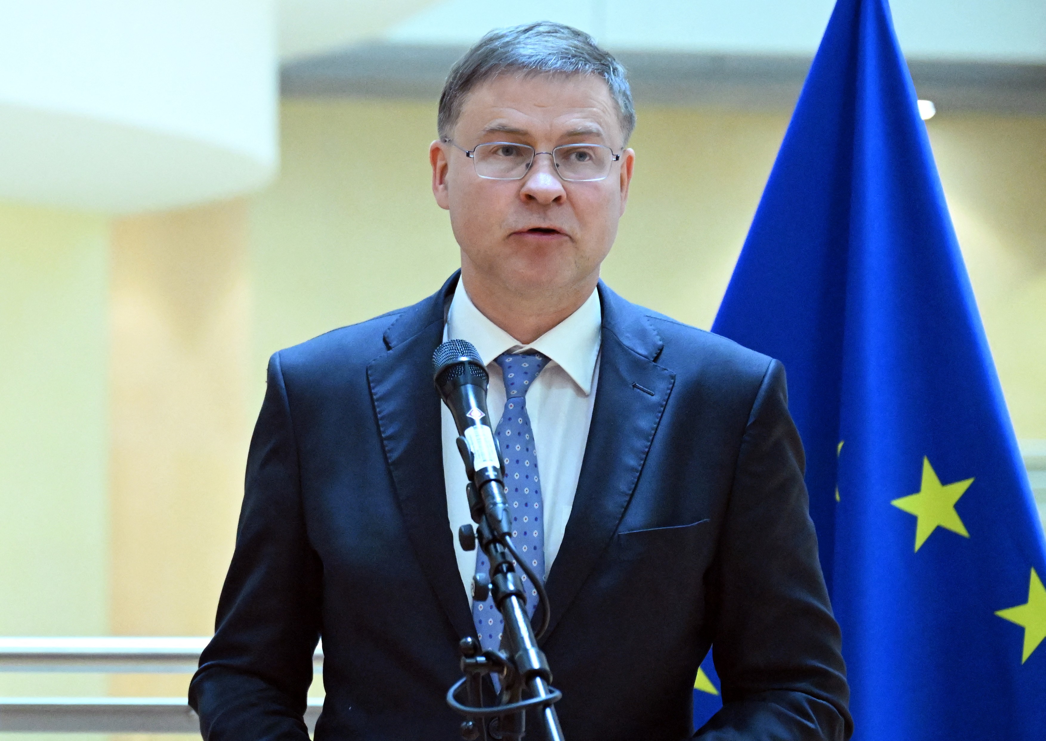 Uniunea Europeană este „pregătită să îşi apere interesele economice” dacă SUA impun taxe vamale