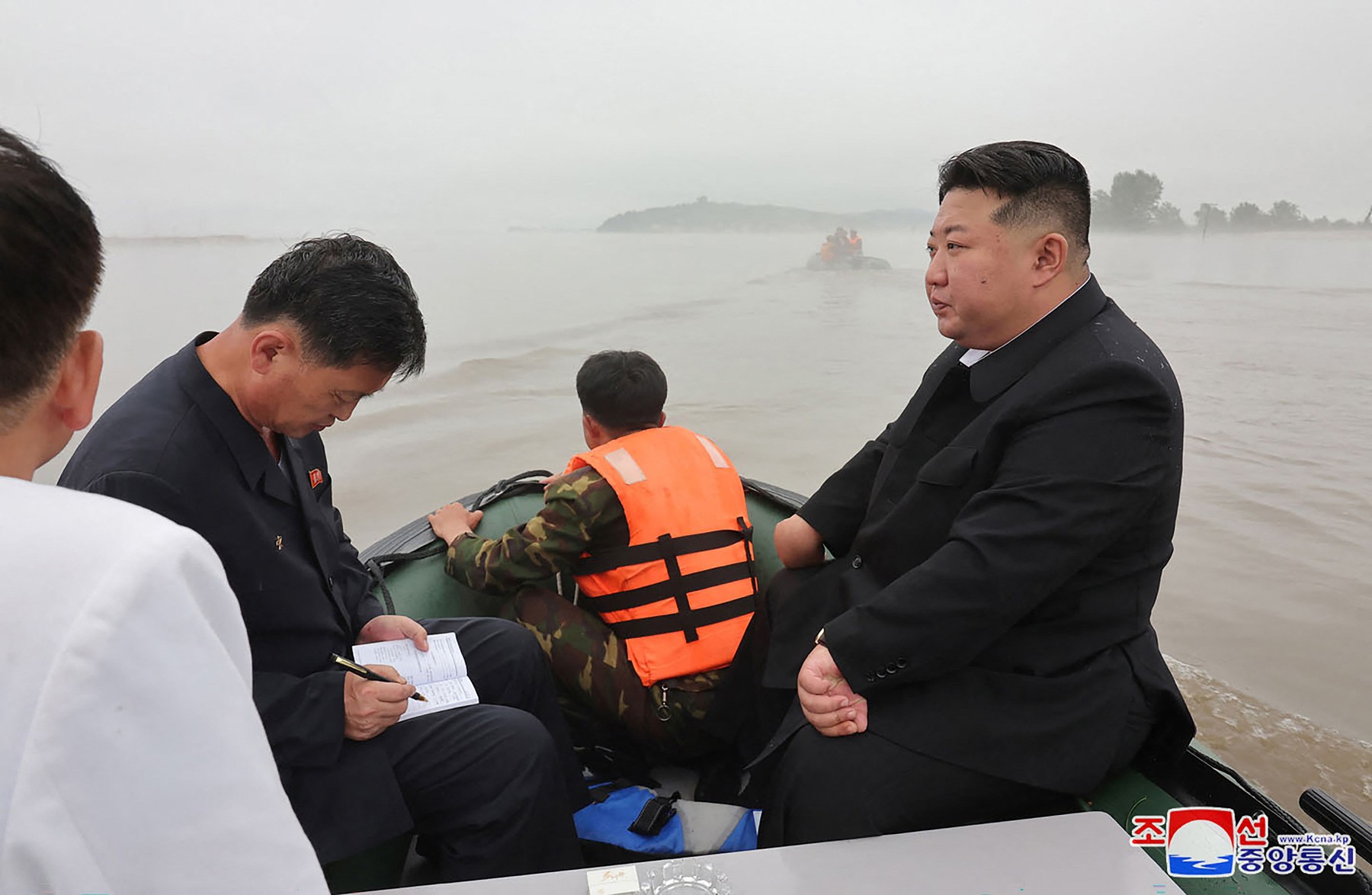 Kim Jong-un a ordonat „pedepse stricte” în urma inundațiilor din Coreea. Treizeci de funcționari ar fi fost executați pentru neglijență