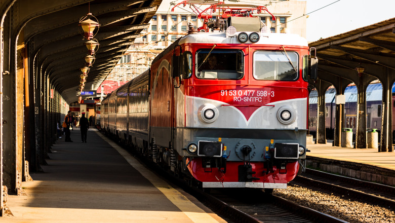 Elevii mai au gratuitate la transportul cu trenul până pe 30 septembrie, pe baza vizei școlare de anul trecut. Foto Shutterstock