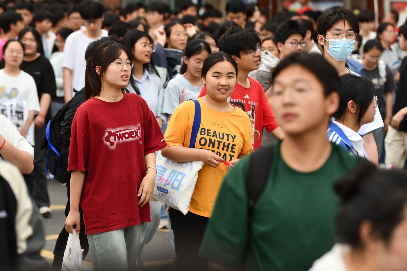 China își avertizează studenții că „femei frumoase și băieți frumoși” i-ar putea ademeni să spioneze pentru agenții străine