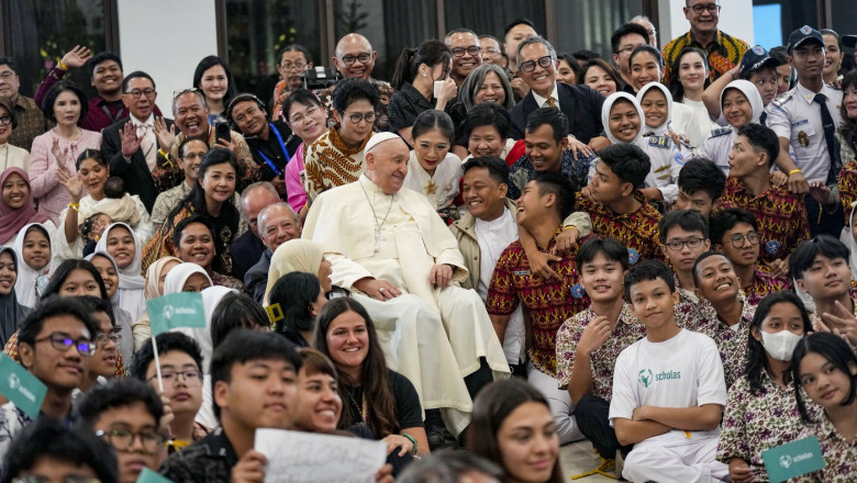 papa francisc in indonezia