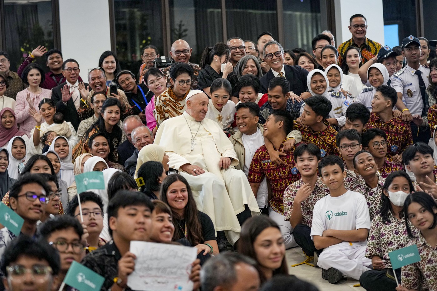 Papa Francisc, aflat în Indonezia, avertizează împotriva extremismului religios: Denaturează credința prin „înșelăciune și violență”