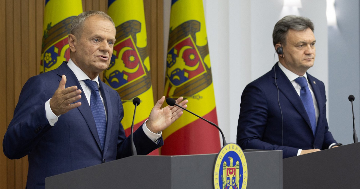 Donald Tusk, un nou mesaj în limba română, de data aceasta în Parlamentul de la Chişinău. Deputaţii pro-ruși i-au boicotat discursul 