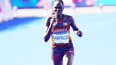 Rebecca Cheptegei în timpul maratonului de la JO Paris 2024