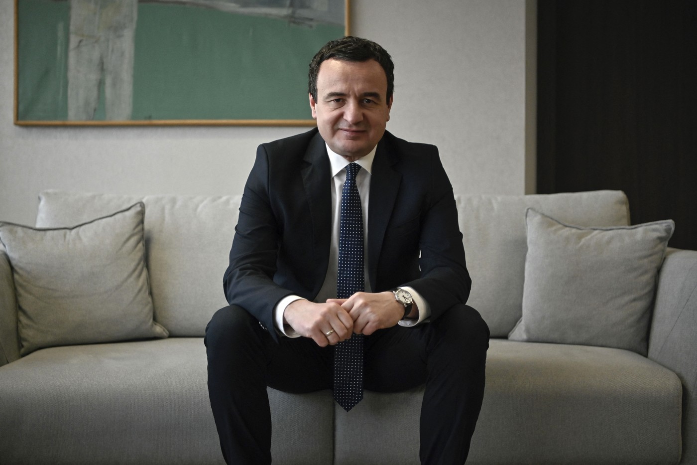 Premierul din Kosovo își cere scuze după ce a rezolvat greșit o problemă de matematică, la inaugurarea unei școli