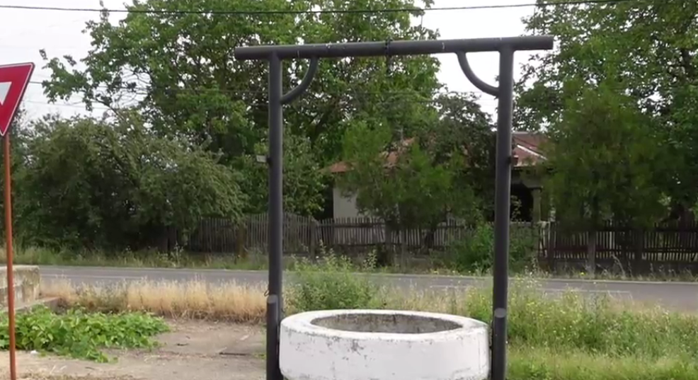 Un sat din România are apă doar pe hârtie, de peste 20 de ani. Oamenii, umiliți din cauza lipsei utilităților