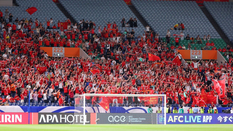 Fanii chinezi în tribune, la meciul China - Japonia 0-7