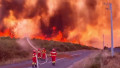 pompieri la un incendiu de vegetatie