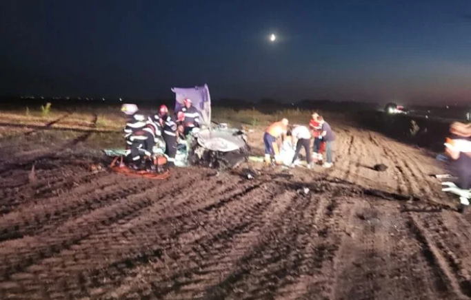 Accident grav pe DN 2B: Două persoane au murit, iar şase au fost rănite. Traficul este blocat