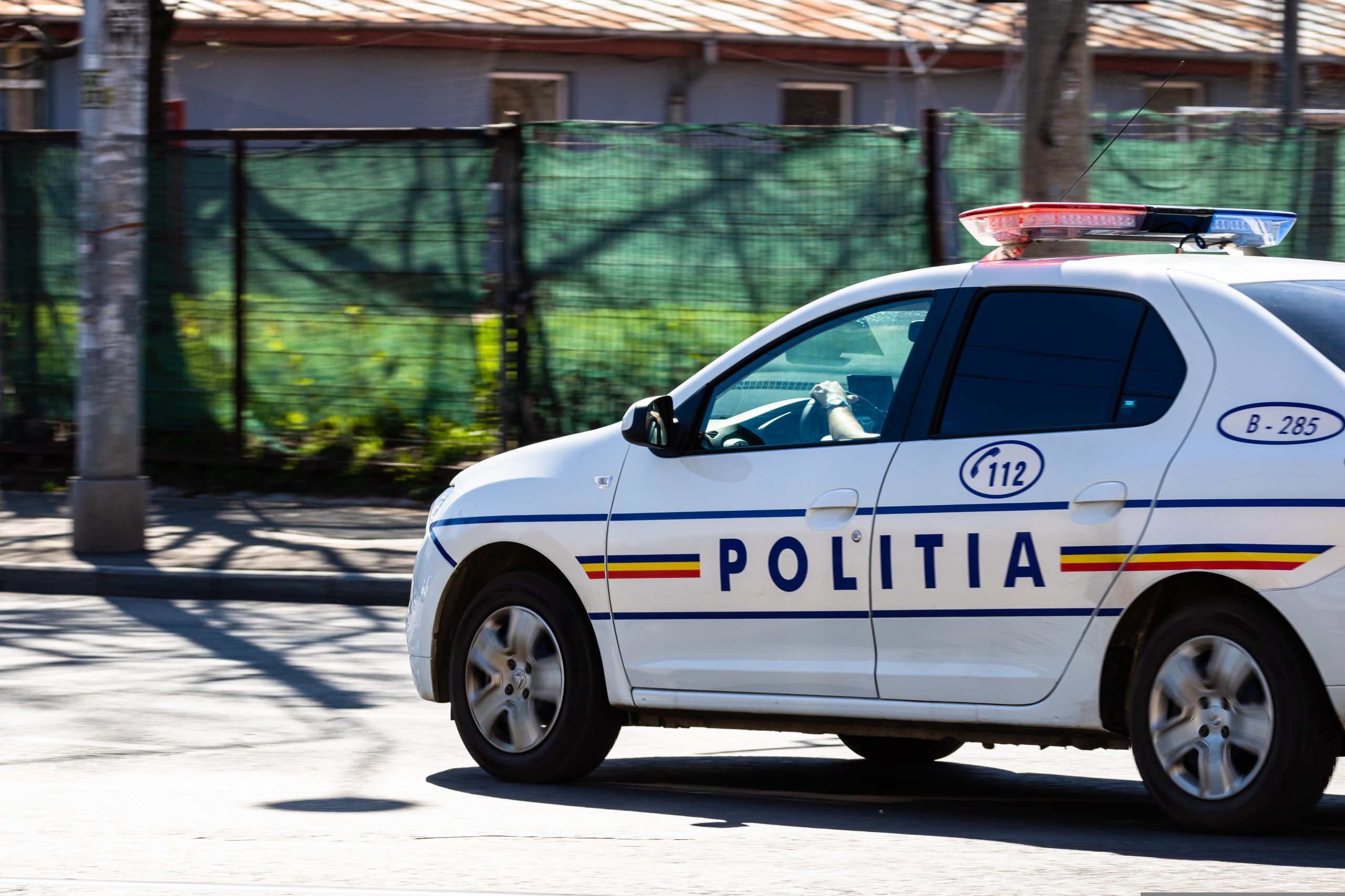 Bărbatul din Dolj care a furat o maşină de poliţie din curtea secţiei a fost arestat preventiv
