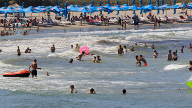 Imagini de la plaja Modern din Constanta